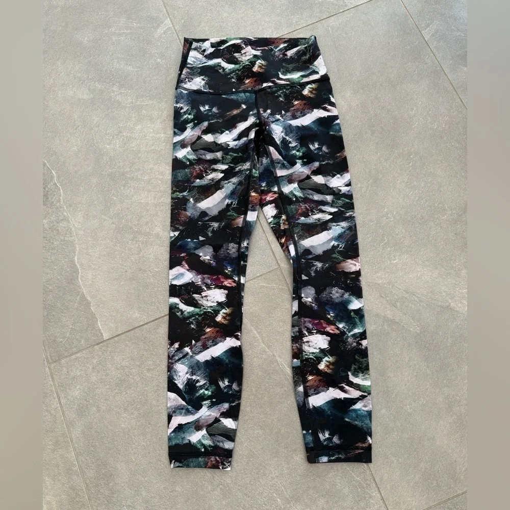 Lululemon Wunder Under glacier camo watercolor print 25 inch Legging size 4 - Picture 2 of 8